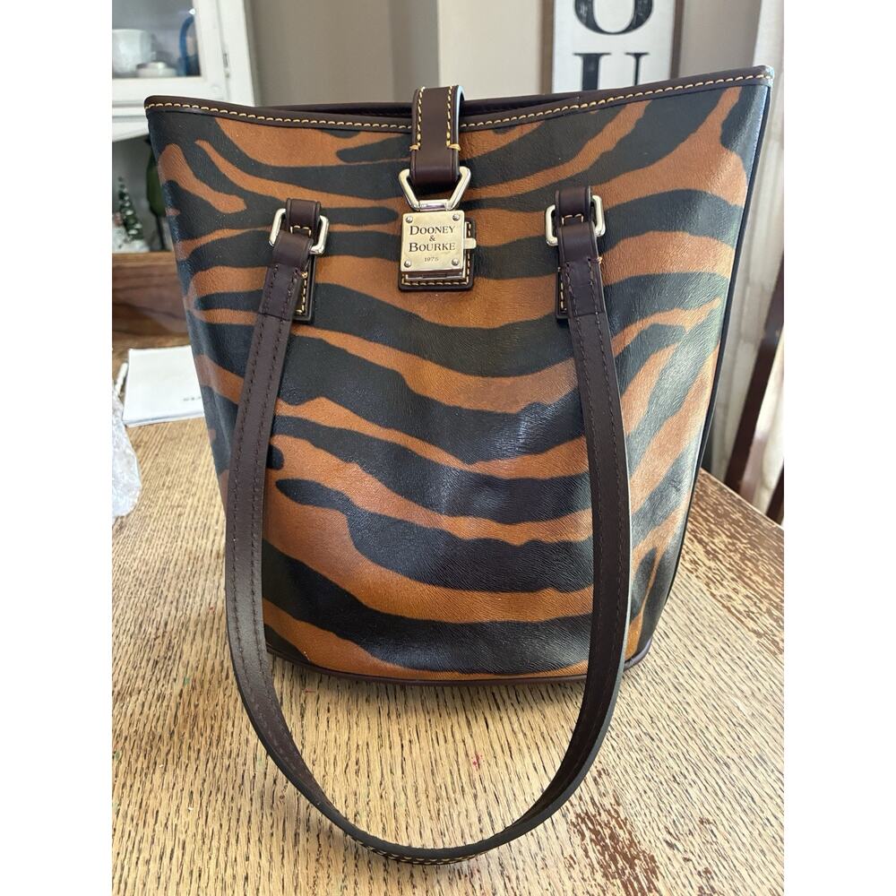 NEW Dooney & Bourke Handbag Tiger Animal Print Black Brown Silver Hardware - Picture 12 of 12